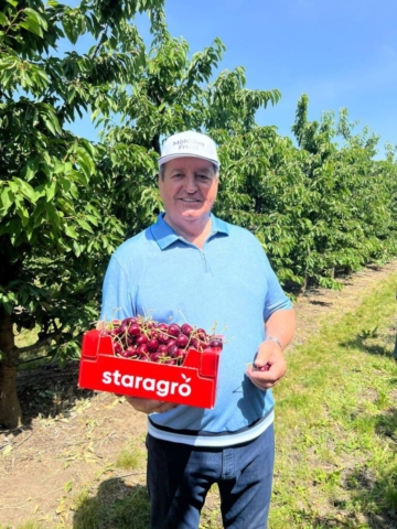 photo_5402541879221939852_y