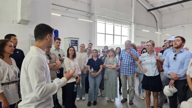 photo_5402541879221939856_y